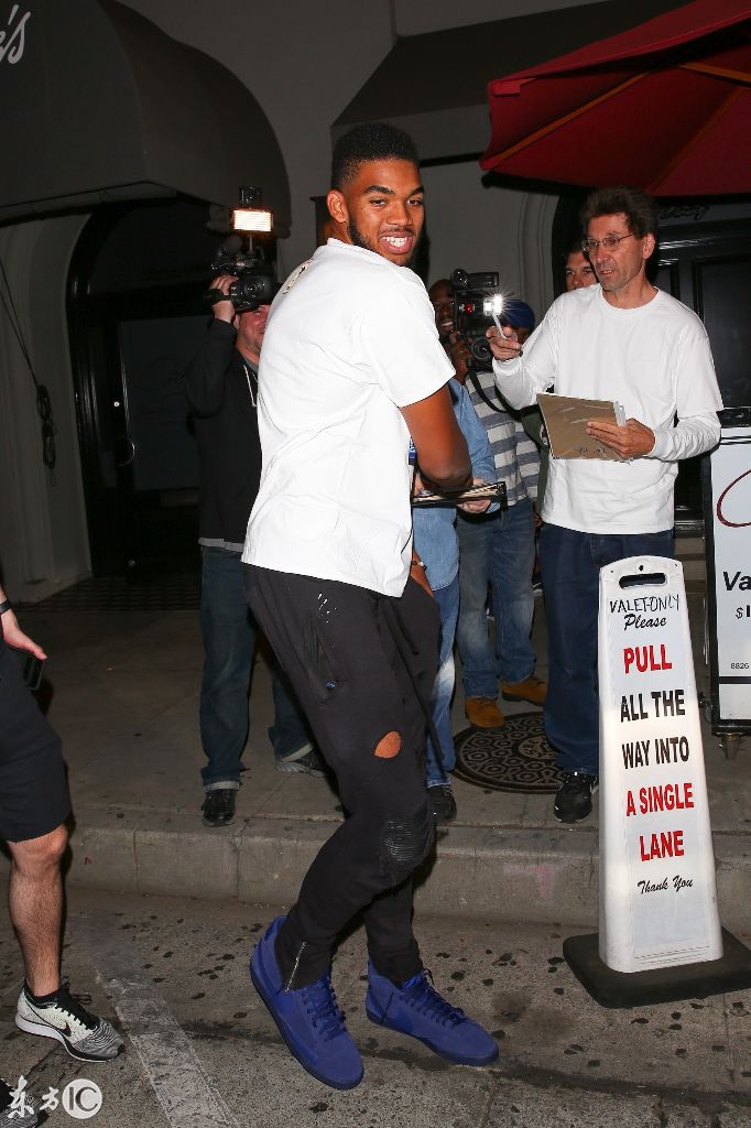 包含明尼苏达森林狼训练开放日，今晨更衣室发声引欢呼，中超在即，资深球员宣示担当的词条